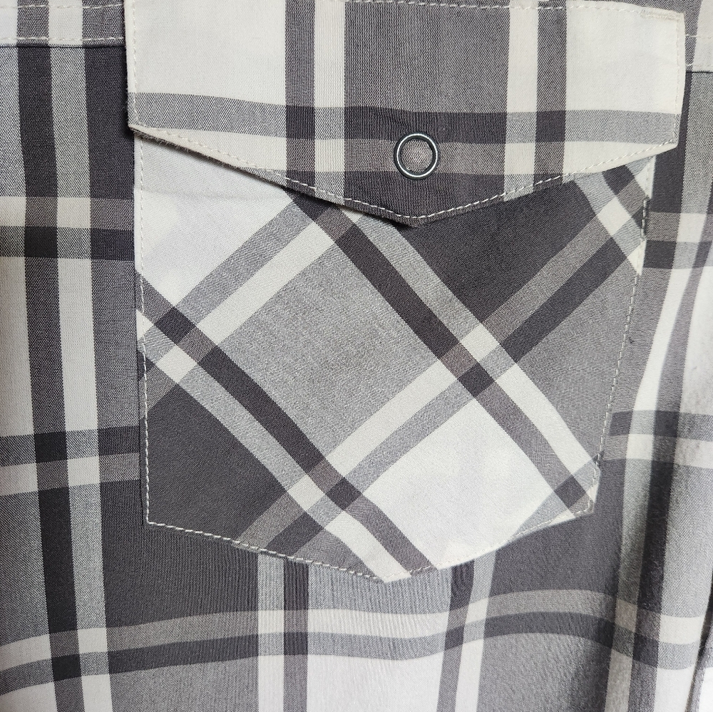 Wrangler Men's Black and White Plaid Shirt With Snaps- Medium - Picture 6 of 8